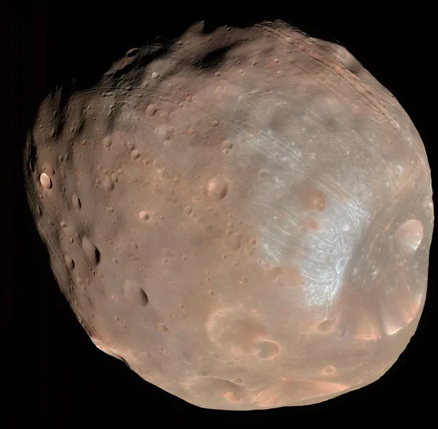 Phobos in colour, an irregular moon full of craters and grooves, photographed by the HiRISE camera
